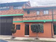 VENTA DE ESPACIOSA CASA Y LOCAL COMERCIAL CERCA DEL...