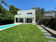 Venta de espectacular Casa 3 ambientes en Berazategui...