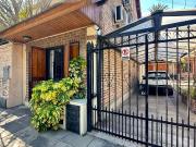 Venta de espectacular Casa 3 ambientes en Lanús Valentín...