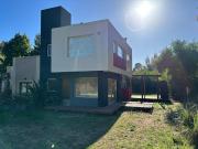 Venta de espectacular Casa 3 ambientes en Mar Azul