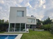 Venta de espectacular Casa 4 ambientes en Berazategui