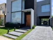 Venta de espectacular Casa 4 ambientes en Ituzaingó