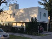 Venta de espectacular Casa 4 ambientes en Ituzaingó...