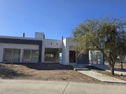 Venta de espectacular Casa 4 ambientes en Juana Koslay