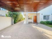 Venta de espectacular Casa 4 ambientes en La Plata City Bell