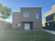 Venta de espectacular Casa 4 ambientes en Pilar Zelaya