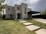 Venta de espectacular Casa 4 ambientes en San Luis