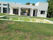 Venta de espectacular Casa 4 ambientes en San Vicente...