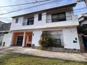 Venta de espectacular Casa 5 o mas ambientes en Tres De...