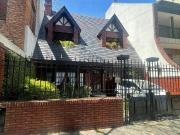 Venta de espectacular Casa 4 ambientes en Villa Devoto