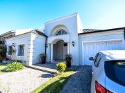 Venta de espectacular Casa 5 o mas ambientes en Berazategui