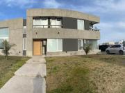 Venta de espectacular Casa 5 o mas ambientes en Berazategui