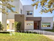Venta de espectacular Casa 5 o mas ambientes en Brandsen