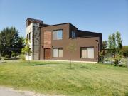 Venta de espectacular Casa 5 o mas ambientes en...