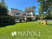 Venta de espectacular Casa 5 o mas ambientes en Esteban...