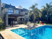 Venta de espectacular Casa 5 o mas ambientes en Esteban...