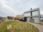 Venta de espectacular Casa 5 o mas ambientes en Esteban...