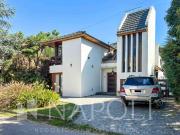 Venta de espectacular Casa 5 o mas ambientes en Esteban...