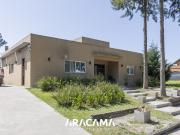 Venta de espectacular Casa 5 o mas ambientes en Esteban...