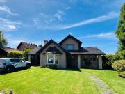 Venta de espectacular Casa 5 o mas ambientes en Esteban...