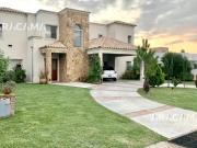 Venta de espectacular Casa 1 ambiente en Esteban...