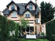 Venta de espectacular Casa 5 o mas ambientes en Esteban...