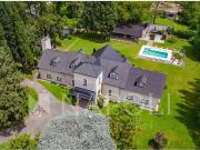 Venta de espectacular Casa 5 o mas ambientes en Esteban...