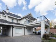 Venta de espectacular Casa 5 o mas ambientes en Esteban...