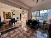 Venta de espectacular Casa 5 o mas ambientes en José C...