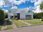 Venta de espectacular Casa 5 o mas ambientes en Juana Koslay