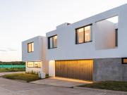 Venta de espectacular Casa 5 o mas ambientes en Juana Koslay