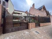 Venta de espectacular Casa 5 o mas ambientes en La...