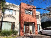 Venta de espectacular Casa 5 o mas ambientes en Moreno