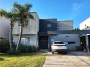 Venta de espectacular Casa 5 o mas ambientes en Moreno