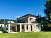 Venta de espectacular Casa 5 o mas ambientes en Moreno...