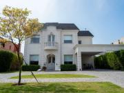 Venta de espectacular Casa 5 o mas ambientes en Quilmes