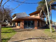Venta de espectacular Casa 5 o mas ambientes en Quilmes