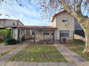 Venta de espectacular Casa 5 o mas ambientes en Tres De...