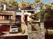 Venta de espectacular Casa 5 o mas ambientes en Villa Gesell