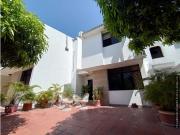 Venta de Espectacular Casa de 2 Pisos en Av. Libertador