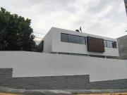 VENTA DE ESPECTACULAR CASA TOTALMENTE REMODELADA EN...