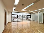 Venta de espectacular Local Más de 100 mts. en Centro /...