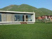 VENTA DE EXCLUSIVA CASA CON AMPLIO JARDÍN, FINOS...