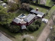 Venta de gran casa en Roldan