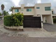 VENTA DE HERMOSA CASA