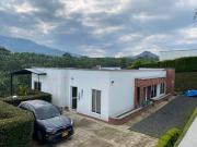 VENTA DE HERMOSA CASA CAMPESTRE EN COMBIA LUGAR...