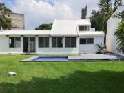 VENTA DE HERMOSA CASA CON ALBERCA FRACCIONAMIENTO LAS FINCAS