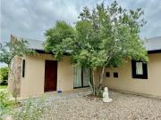 VENTA DE HERMOSA CASA CON PISCINA EN B° LA TOMA CAPILLA...