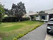 VENTA DE HERMOSA CASA DE 1250m2, RODEADA DE JARDINES EN...