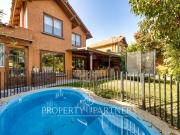 Venta de hermosa casa en Peñalolén, condominio con...
